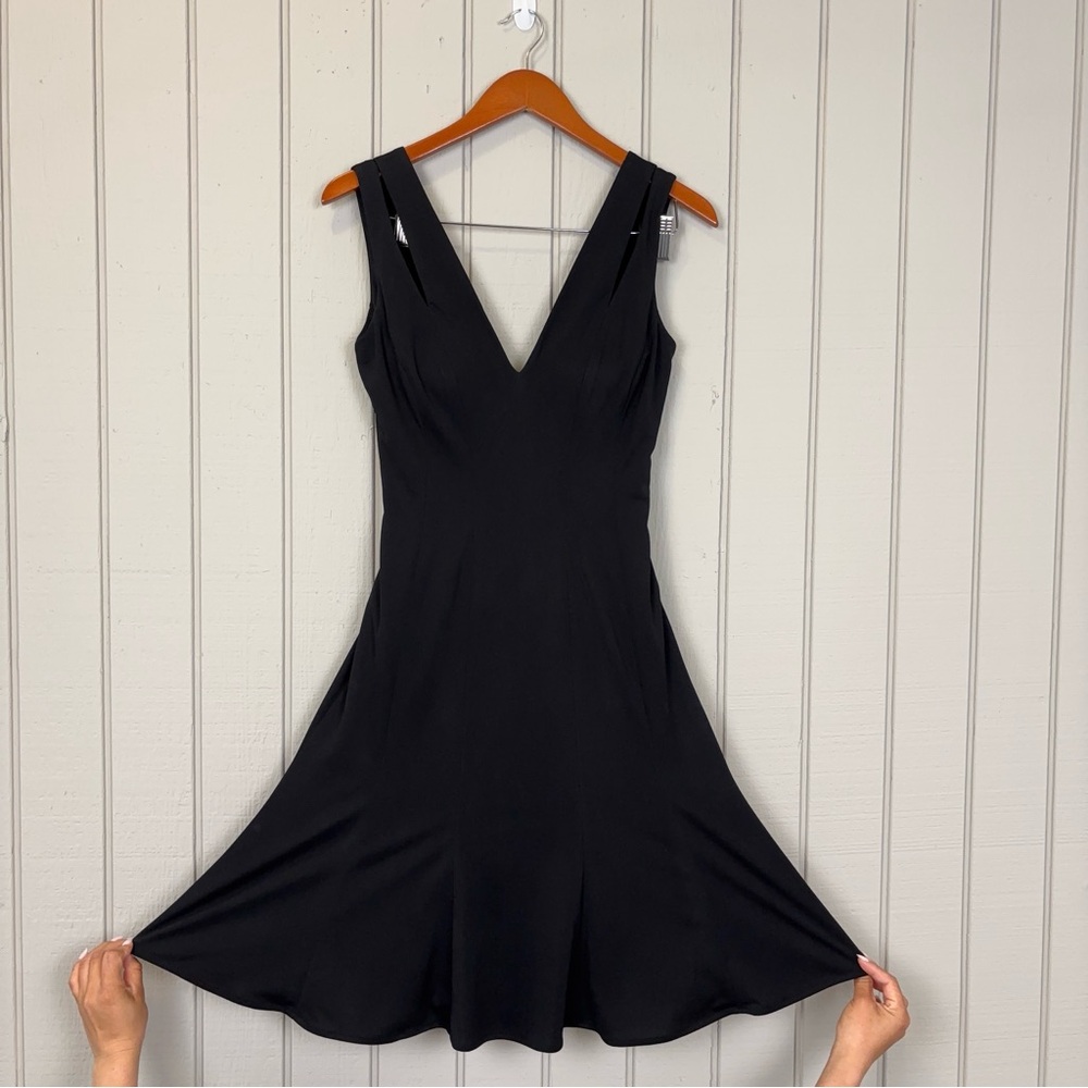 NWT White House Black Market Black Sheath V-Neck Mini Dress sleeveless Size 2.